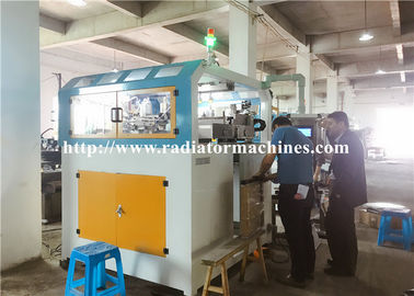 acheter Machine de rabattement de réservoir en plastique latéral du radiateur 4 hydraulique et pneumatique fabrication en ligne