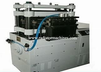 acheter servocommande de machine d'aileron de 300M/Min Double Tray Aluminum Radiator fabrication en ligne