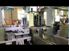 Machine à sertir et à agrafer les réservoirs en plastique de radiateurs automobiles de type servo