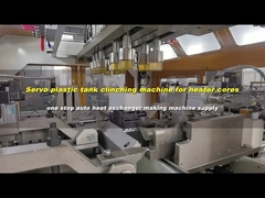 Machine de sertissage de réservoir en plastique de noyau de chauffage automatique/voiture, machine de sertissage de réservoir en plastique