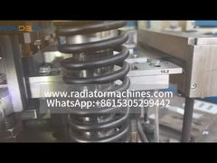 Machine à imprimer les nageoires de l'aluminium ondulé à l'aide d'une pince à rouleaux